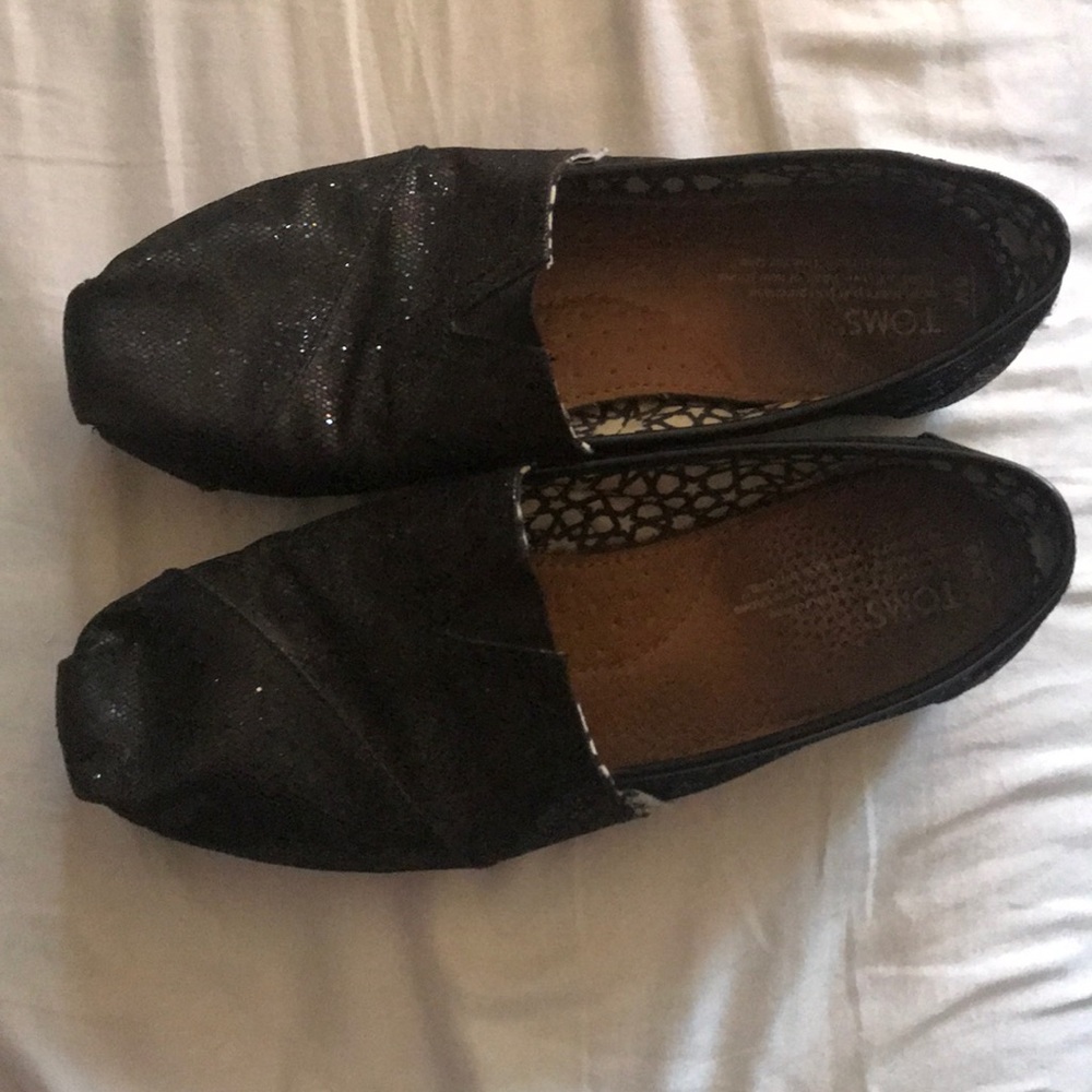 Black glitter toms